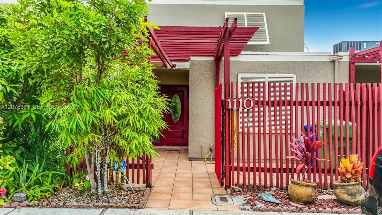 1110 W Fairway Rd , Pembroke Pines, FL 33026 Photo