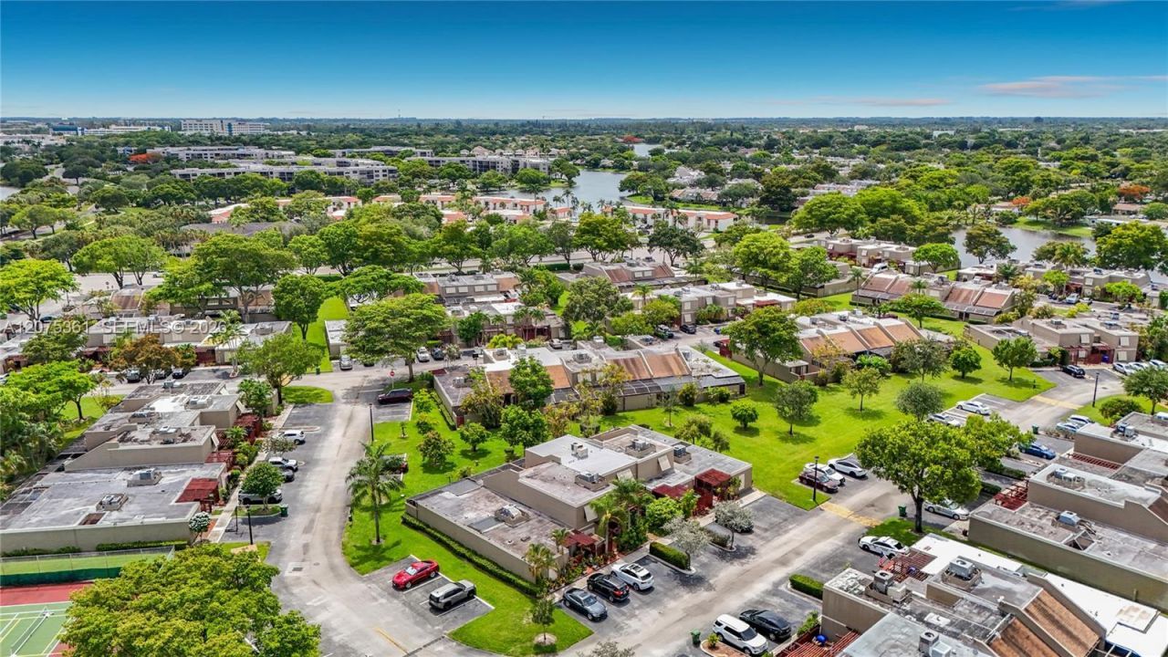 1110 W Fairway Rd , Pembroke Pines, FL 33026 Photo