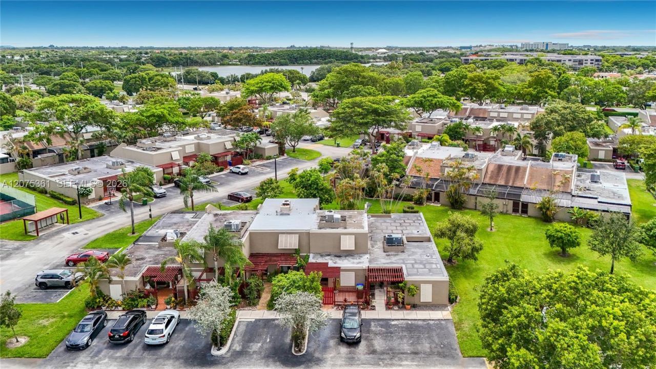 1110 W Fairway Rd , Pembroke Pines, FL 33026 Photo