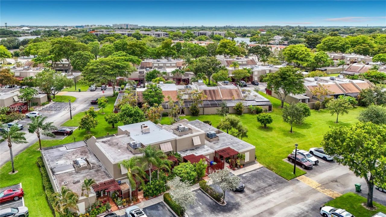 1110 W Fairway Rd , Pembroke Pines, FL 33026 Photo