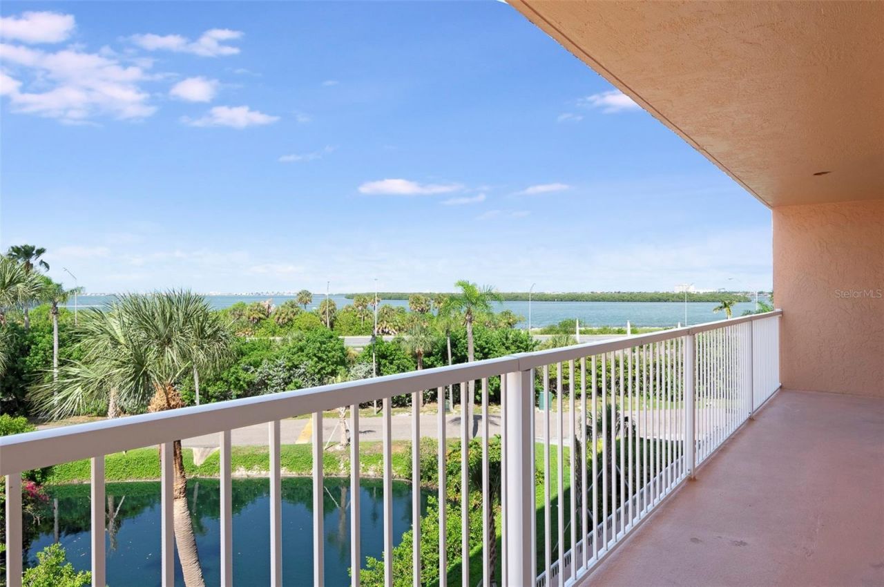 7430 Sunshine Skyway Lane S, Unit 405, Saint Petersburg, FL 33711 Photo