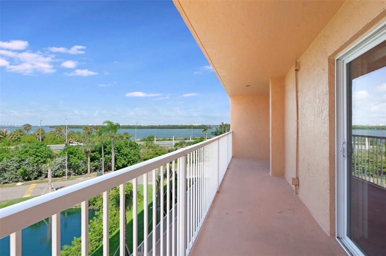 7430 Sunshine Skyway Lane S, Unit 405, Saint Petersburg, FL 33711 Photo