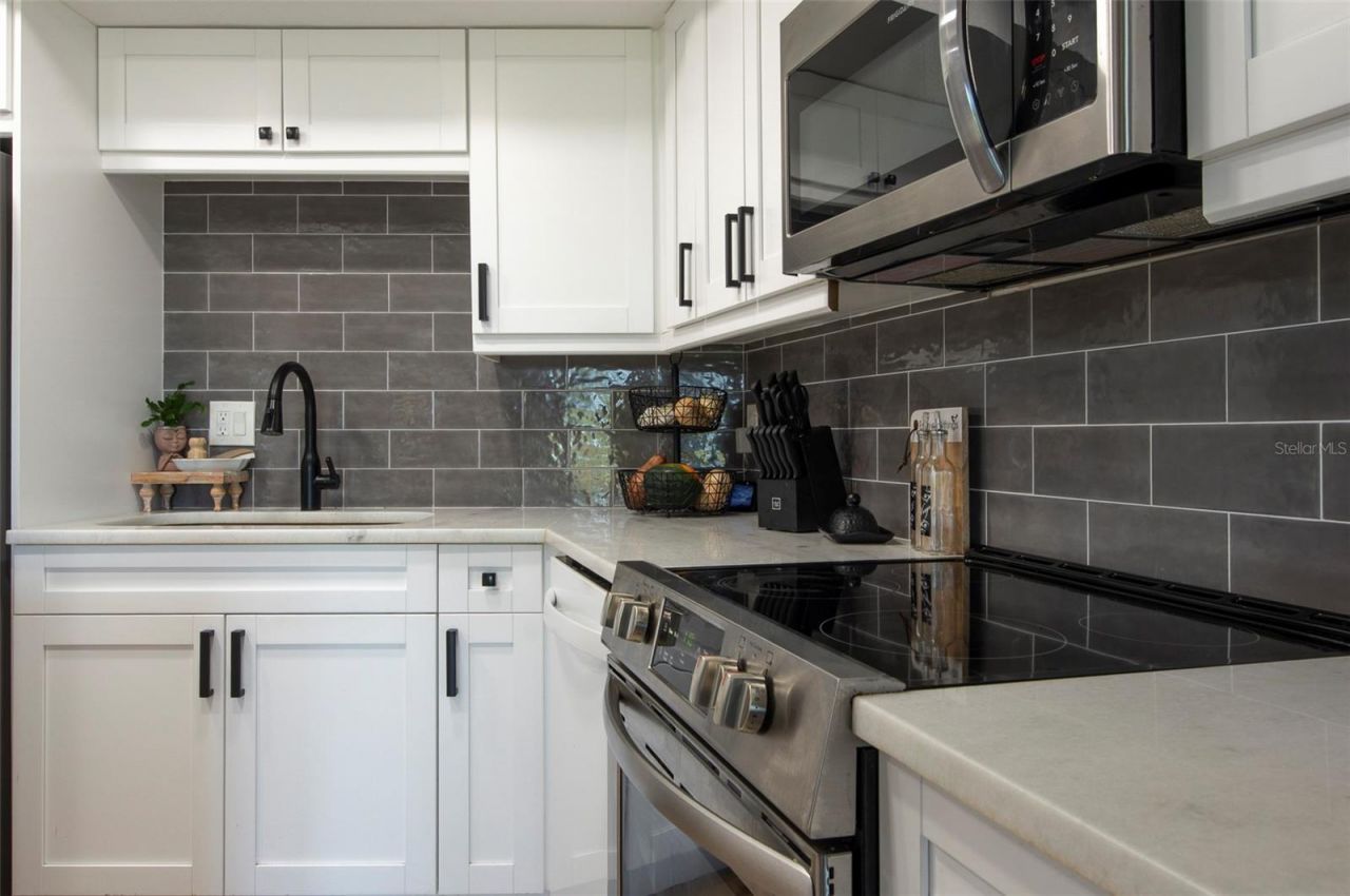 7430 Sunshine Skyway Lane S, Unit 405, Saint Petersburg, FL 33711 Photo