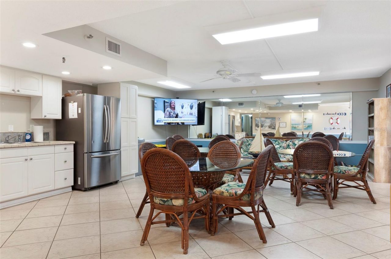 7430 Sunshine Skyway Lane S, Unit 405, Saint Petersburg, FL 33711 Photo