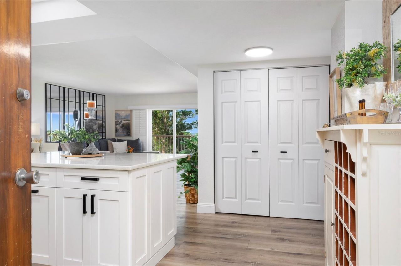 7430 Sunshine Skyway Lane S, Unit 405, Saint Petersburg, FL 33711 Photo