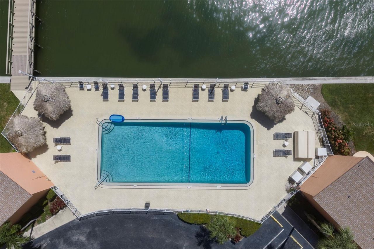 7430 Sunshine Skyway Lane S, Unit 405, Saint Petersburg, FL 33711 Photo