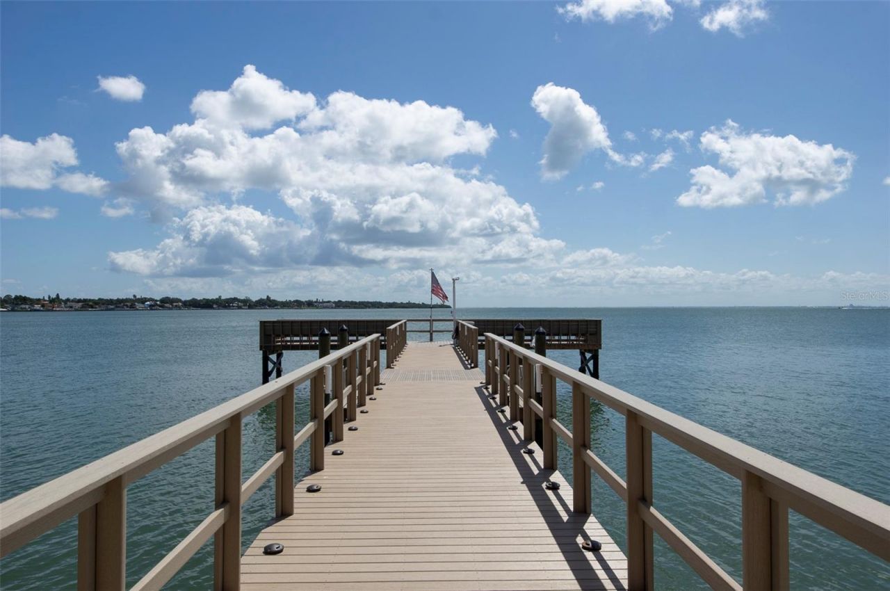 7430 Sunshine Skyway Lane S, Unit 405, Saint Petersburg, FL 33711 Photo