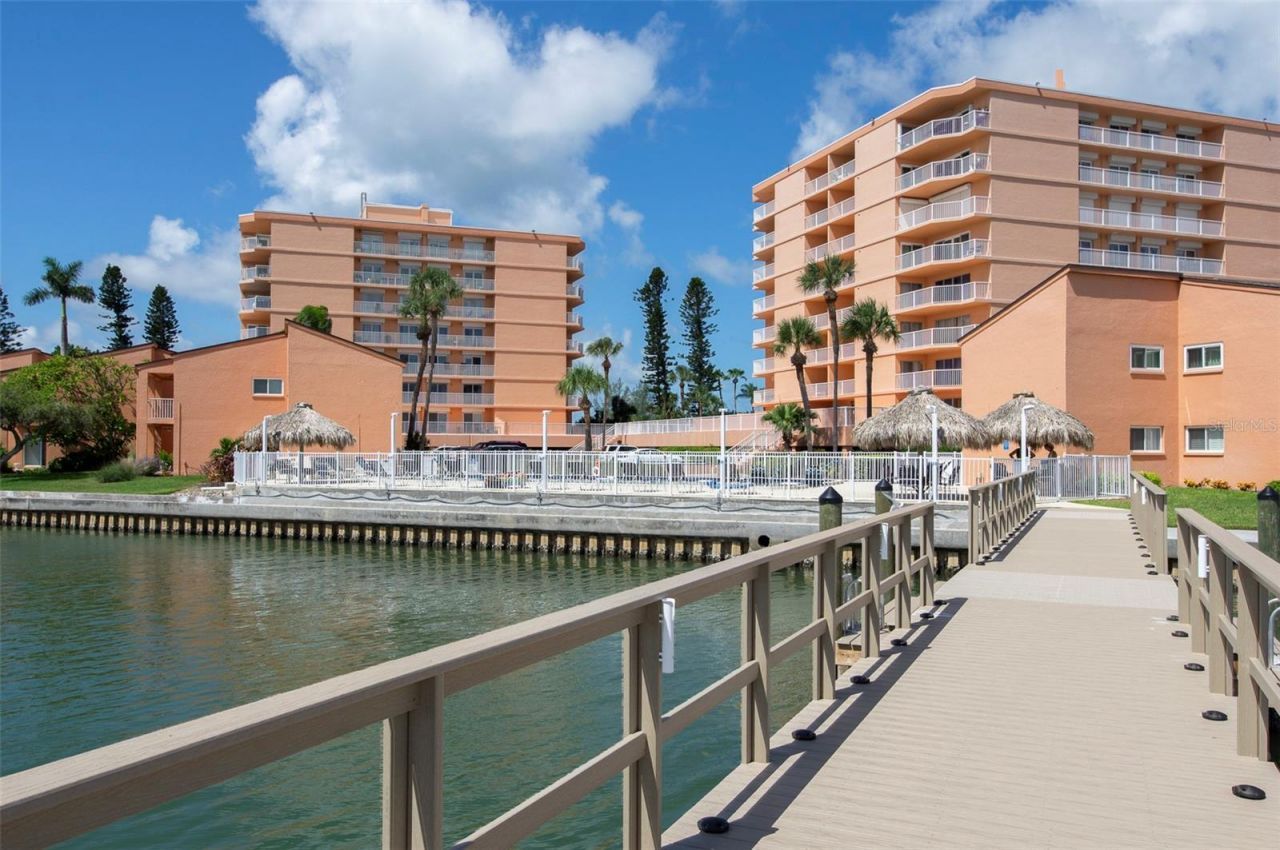 7430 Sunshine Skyway Lane S, Unit 405, Saint Petersburg, FL 33711 Photo