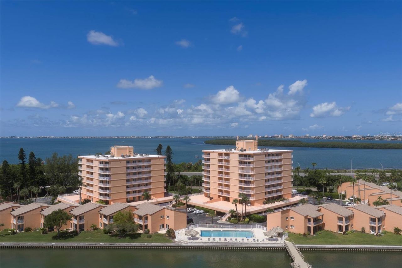 7430 Sunshine Skyway Lane S, Unit 405, Saint Petersburg, FL 33711 Photo
