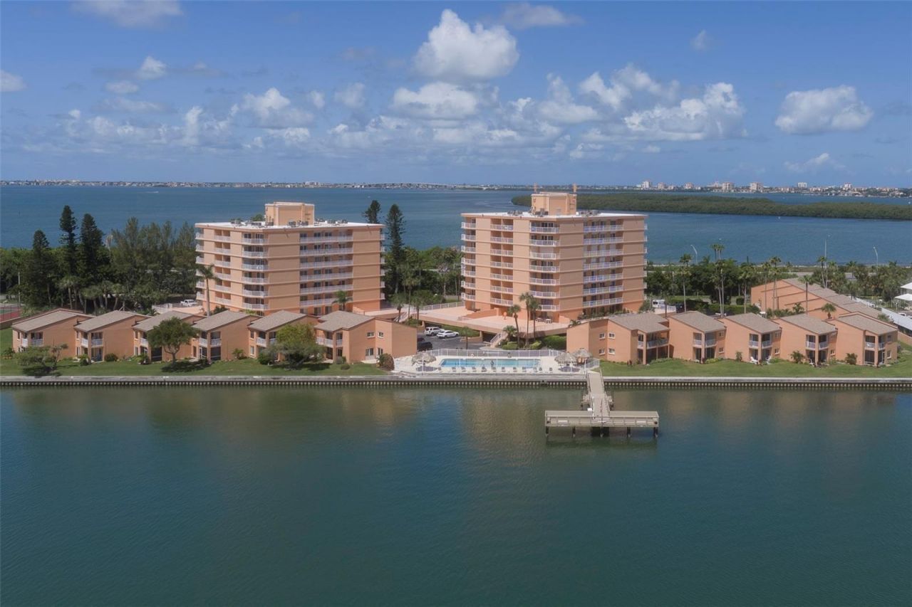 7430 Sunshine Skyway Lane S, Unit 405, Saint Petersburg, FL 33711 Photo