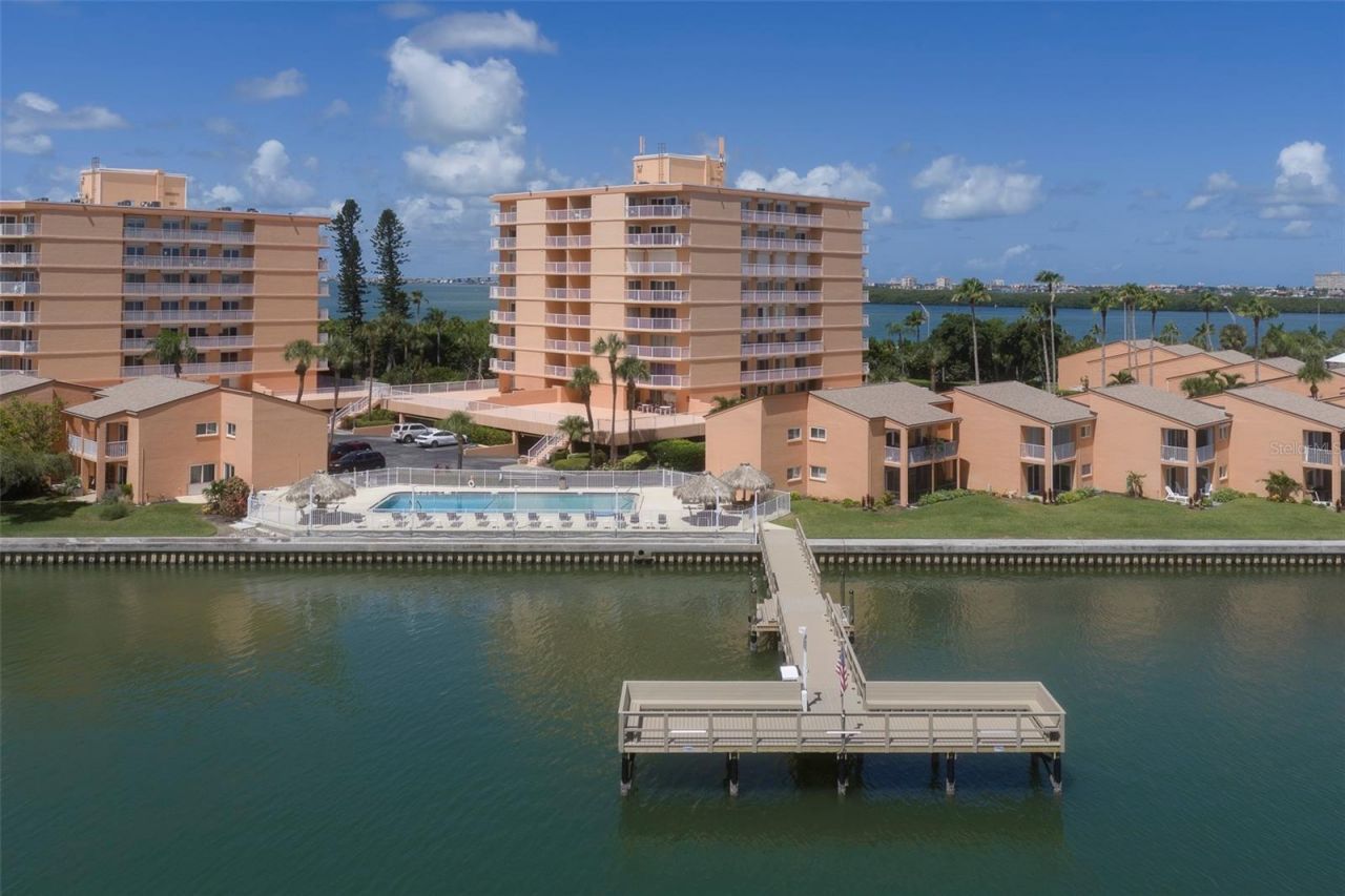 7430 Sunshine Skyway Lane S, Unit 405, Saint Petersburg, FL 33711 Photo