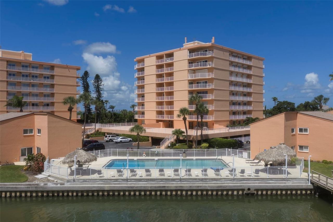 7430 Sunshine Skyway Lane S, Unit 405, Saint Petersburg, FL 33711 Photo