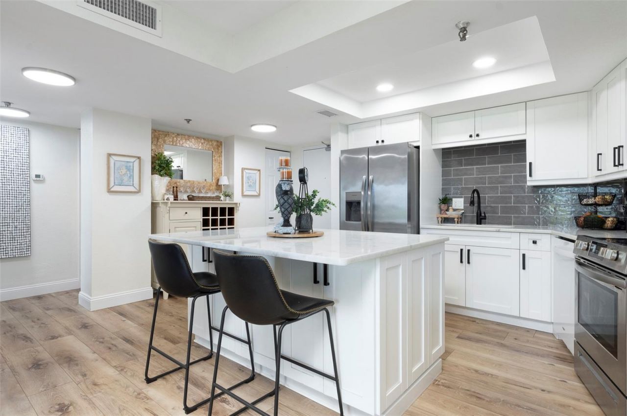 7430 Sunshine Skyway Lane S, Unit 405, Saint Petersburg, FL 33711 Photo