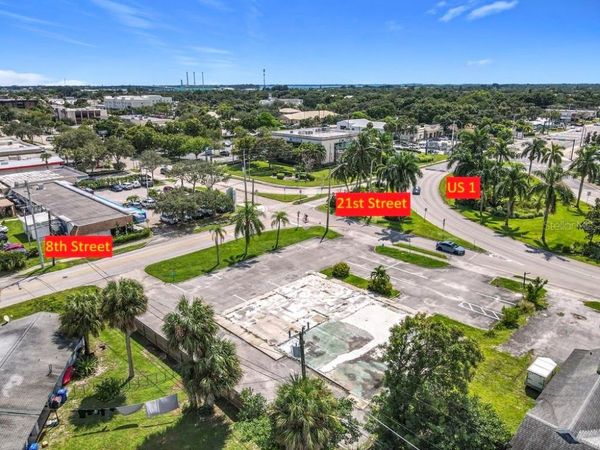 810 21ST STREET , VERO BEACH, FL 32960