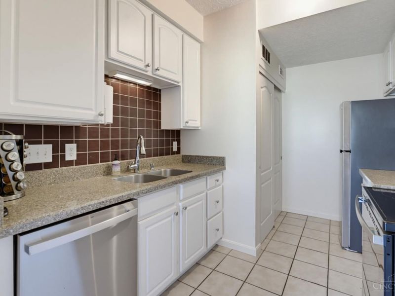 2442 Elderberry Court, Unit 20F, Cincinnati, OH 45239 Photo 10