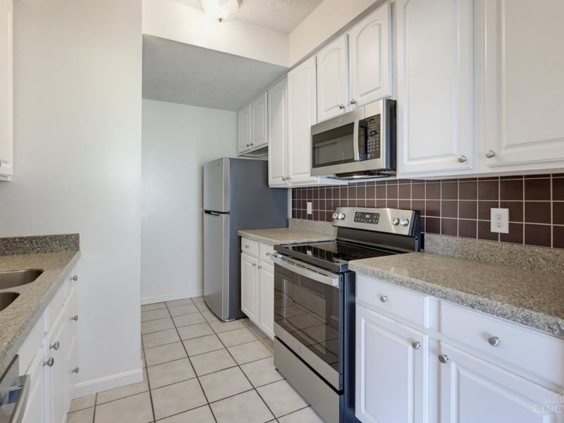 2442 Elderberry Court, Unit 20F, Cincinnati, OH 45239 Photo 11