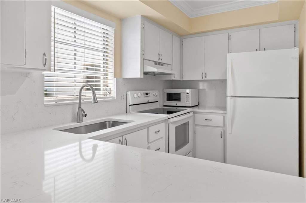 5 High Point Cir W, Unit 104, Naples, FL 34103 Photo