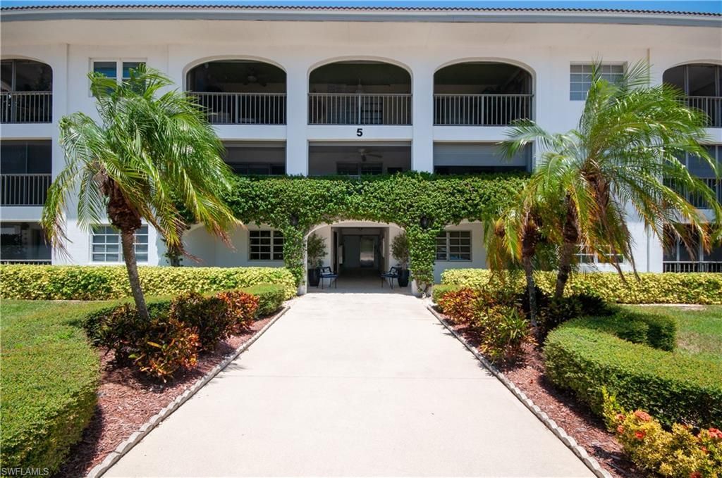 5 High Point Cir W, Unit 104, Naples, FL 34103 Photo