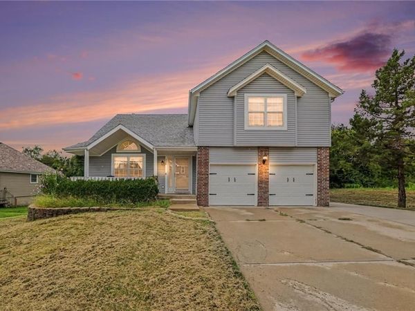 226 N Sunset Lane, Raymore, MO 64083