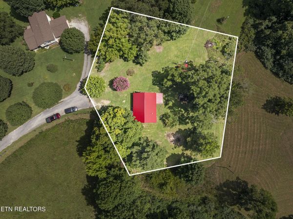 384 Woodlee St, Spencer, TN 38585