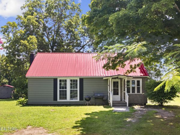 384 Woodlee St, Spencer, TN 38585