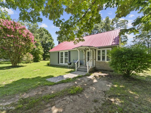 384 Woodlee St, Spencer, TN 38585