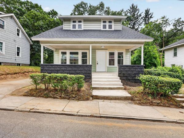 668 Alexander Street SE, Grand Rapids, MI 49507