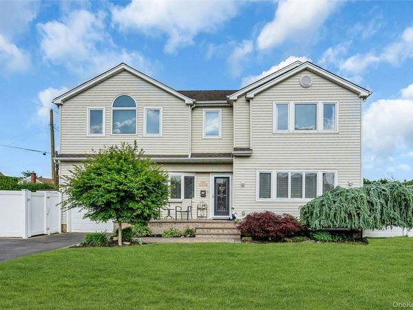 7 Mohawk Drive , Massapequa, NY 11758