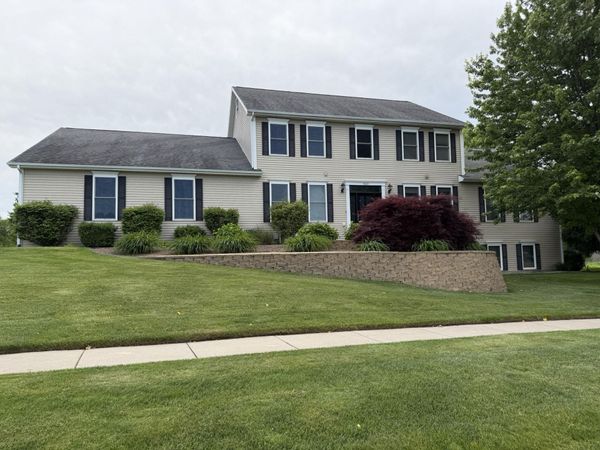 7809 Golf Meadows Drive SE, Caledonia, MI 49316