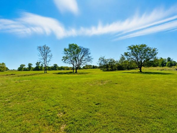 795 White Rd , Portland, TN 37148