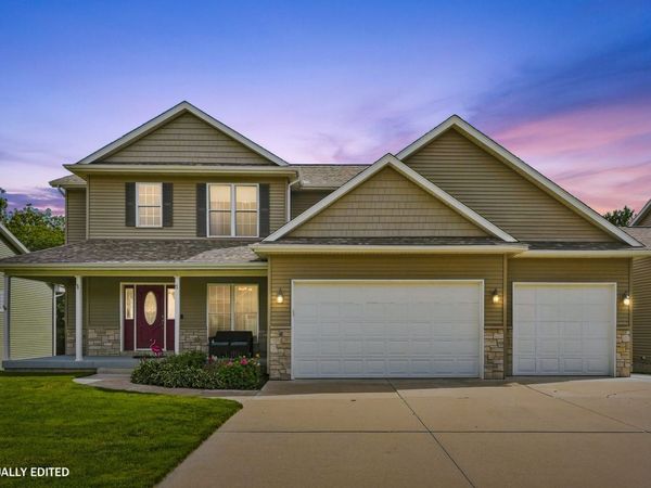 8 BUFFALO Court , Le Claire, IA 52753