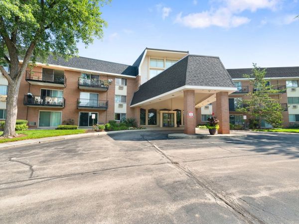 1198 Royal Glen Drive , Unit 101-E, Glen Ellyn, IL 60137