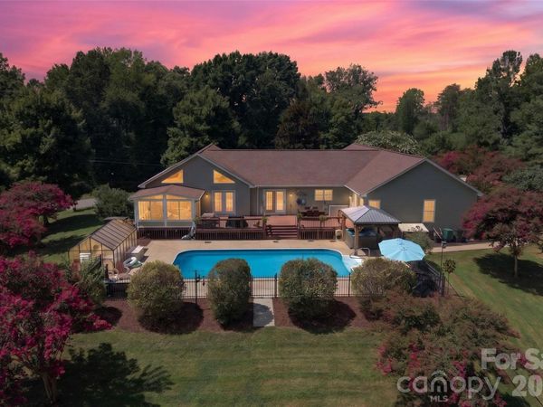153 Folkstone Road , Mooresville, NC 28117