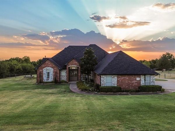 1329 S Southersby Drive, Mustang, OK 73064