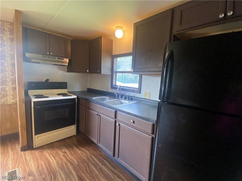 201 Pear Street, Unit 23, Bethesda, OH 43719 Photo 3