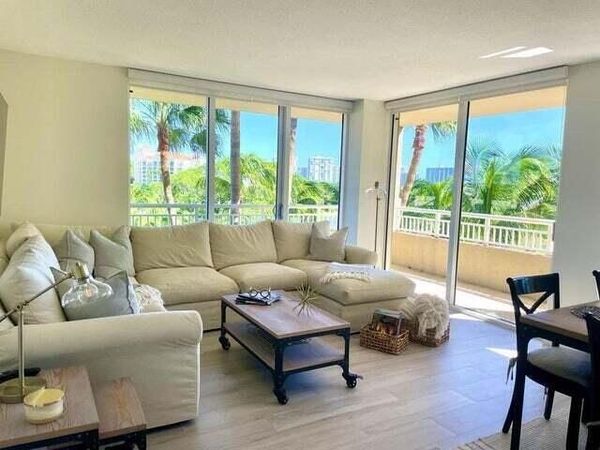 19501 W Country Club Drive, Unit 414, Aventura, FL 33180