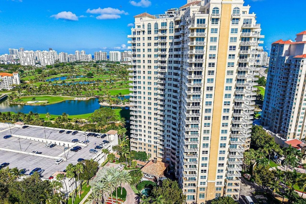 19501 W Country Club Drive, Unit 414, Aventura, FL 33180 Photo