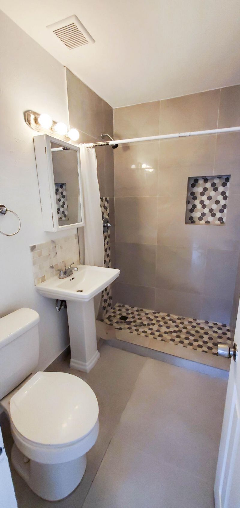 4398 NE 15th Terrace, Pompano Beach, FL 33064 Photo