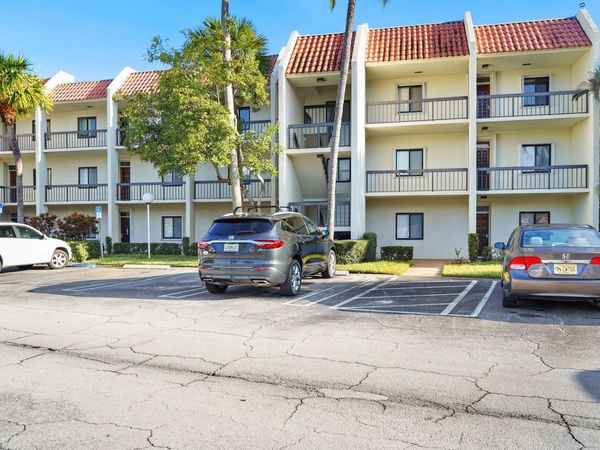2550 PRESIDENTIAL Way, Unit 106, West Palm Beach, FL 33401