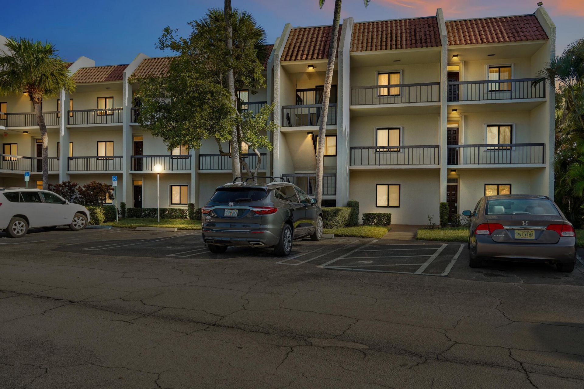2550 Presidential Way, Unit 106, West Palm Beach, FL 33401 Photo