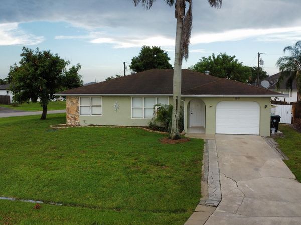 1901 SW Dorado Lane, Port St. Lucie, FL 34953