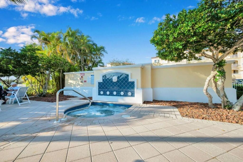 3 Harbour Isle Drive E, Unit 303, Fort Pierce, FL 34949 Photo