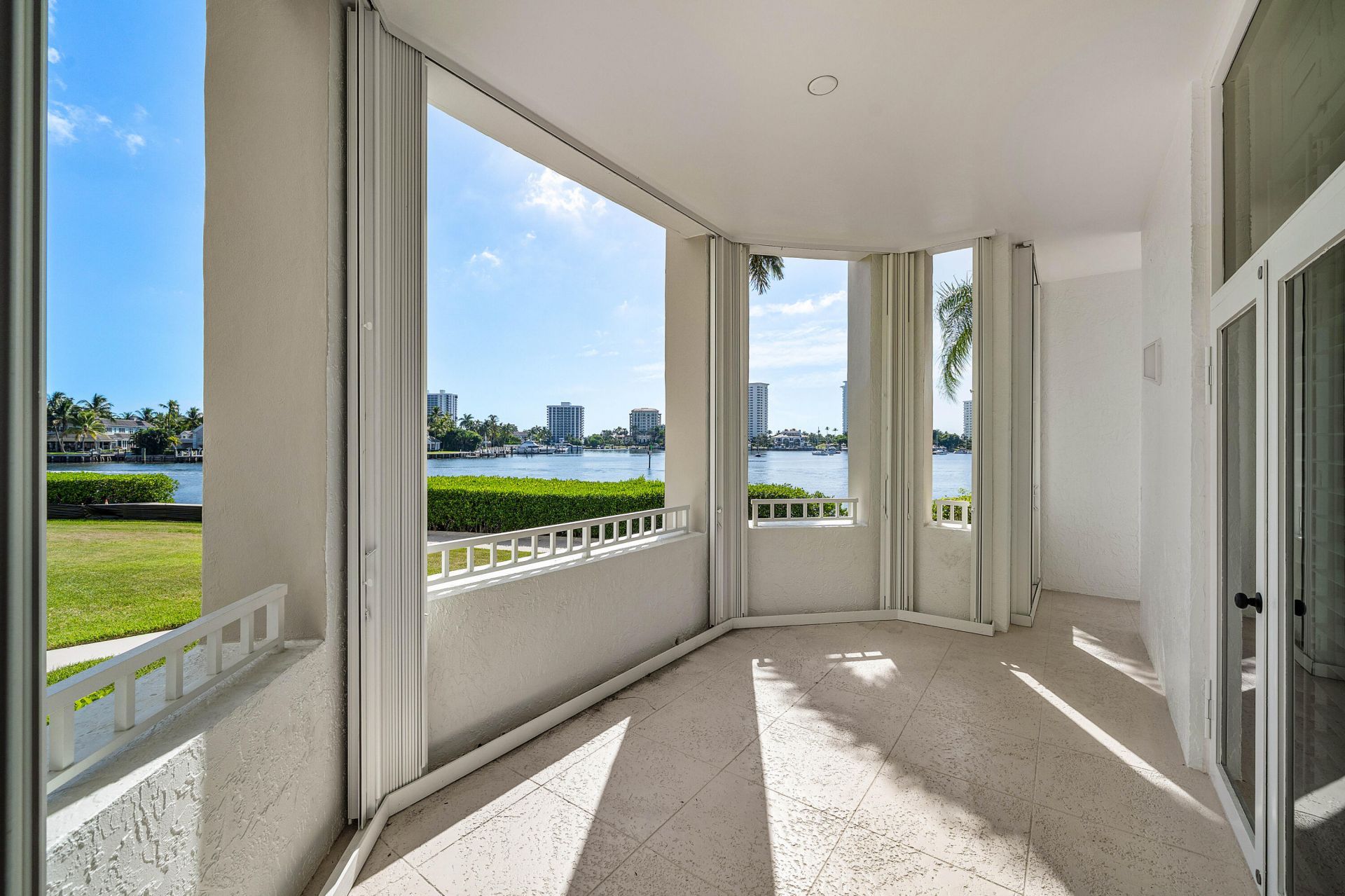 300 SE 5th Avenue, Unit 1030, Boca Raton, FL 33432 Photo