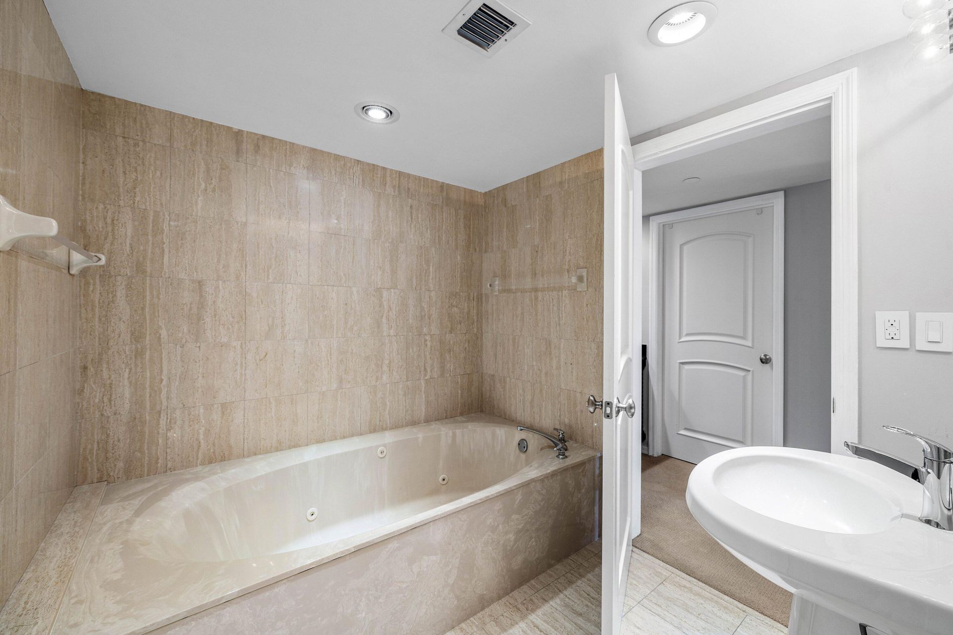 120 SE 5th Avenue, Unit 223, Boca Raton, FL 33432 Photo