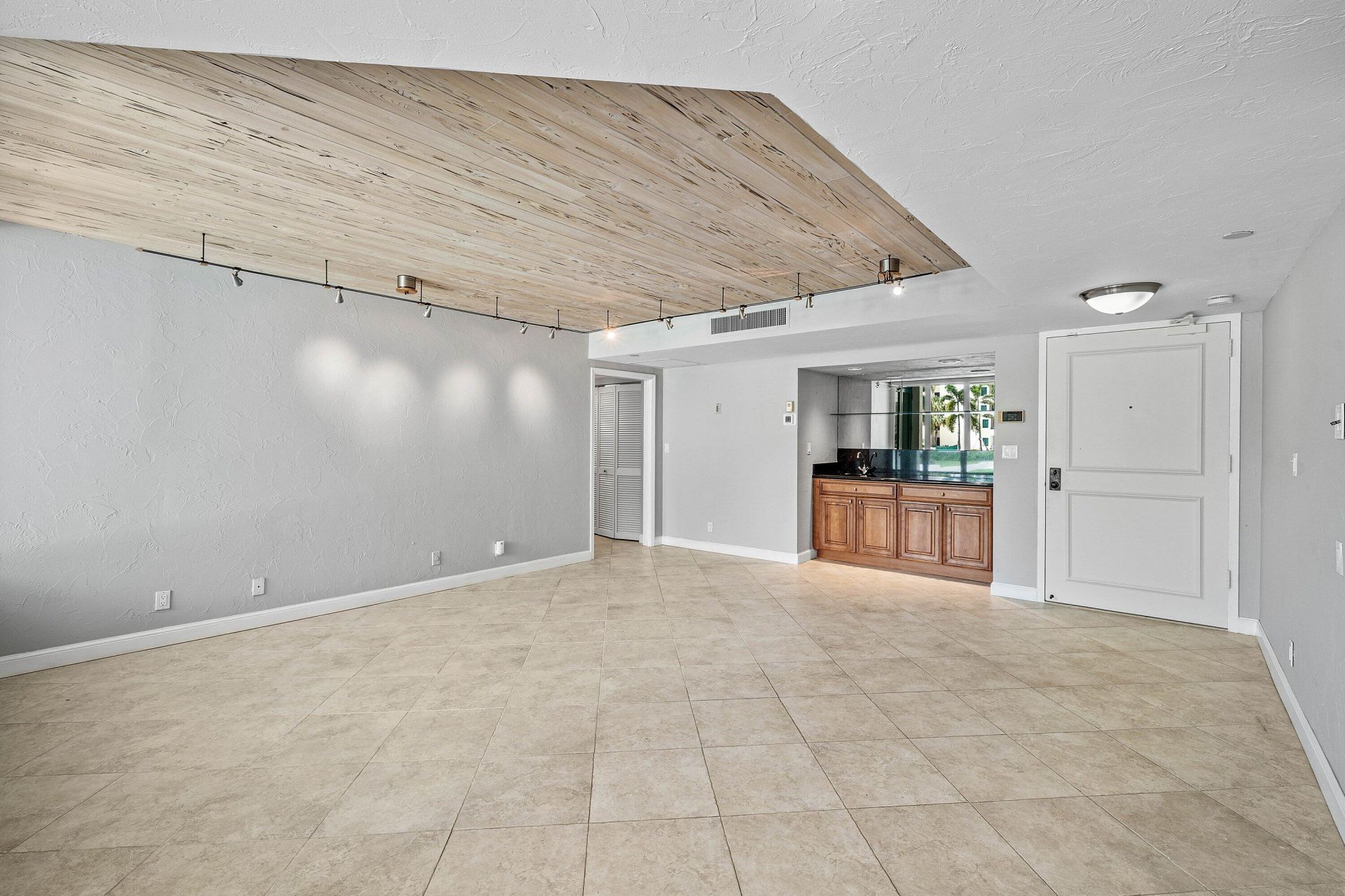 120 SE 5th Avenue, Unit 223, Boca Raton, FL 33432 Photo