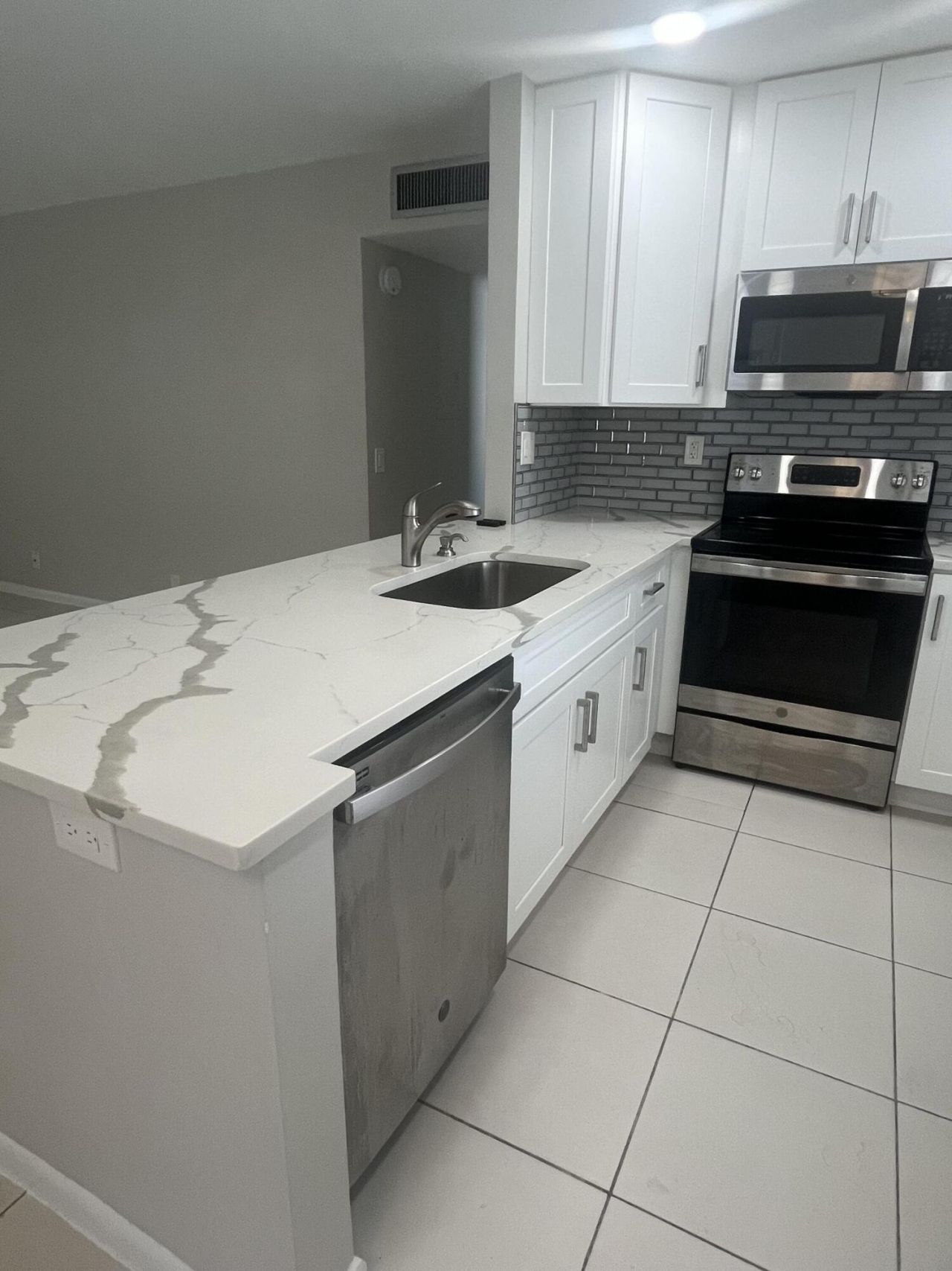 93 Normandy B, Delray Beach, FL 33484 Photo