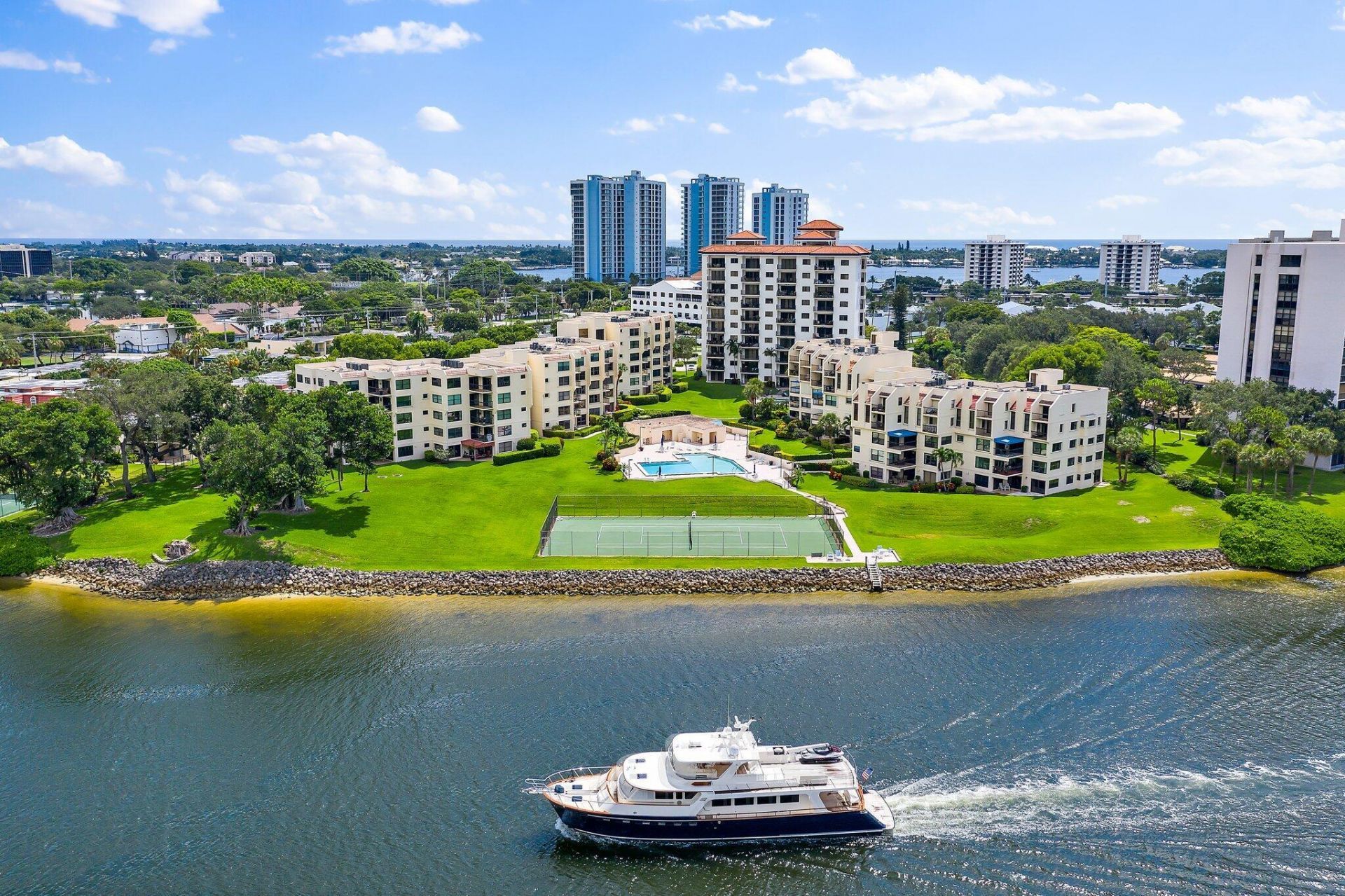 374 Golfview Road, Unit 405, North Palm Beach, FL 33408 Photo