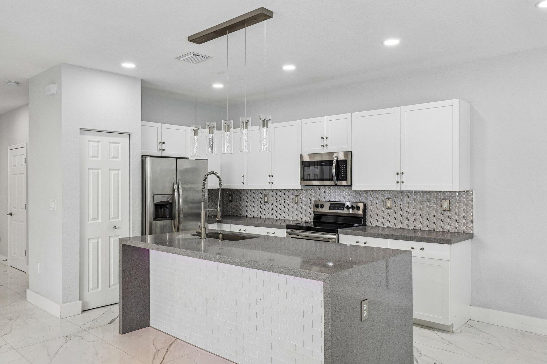3567 W 110th Terrace, Hialeah, FL 33018 Photo