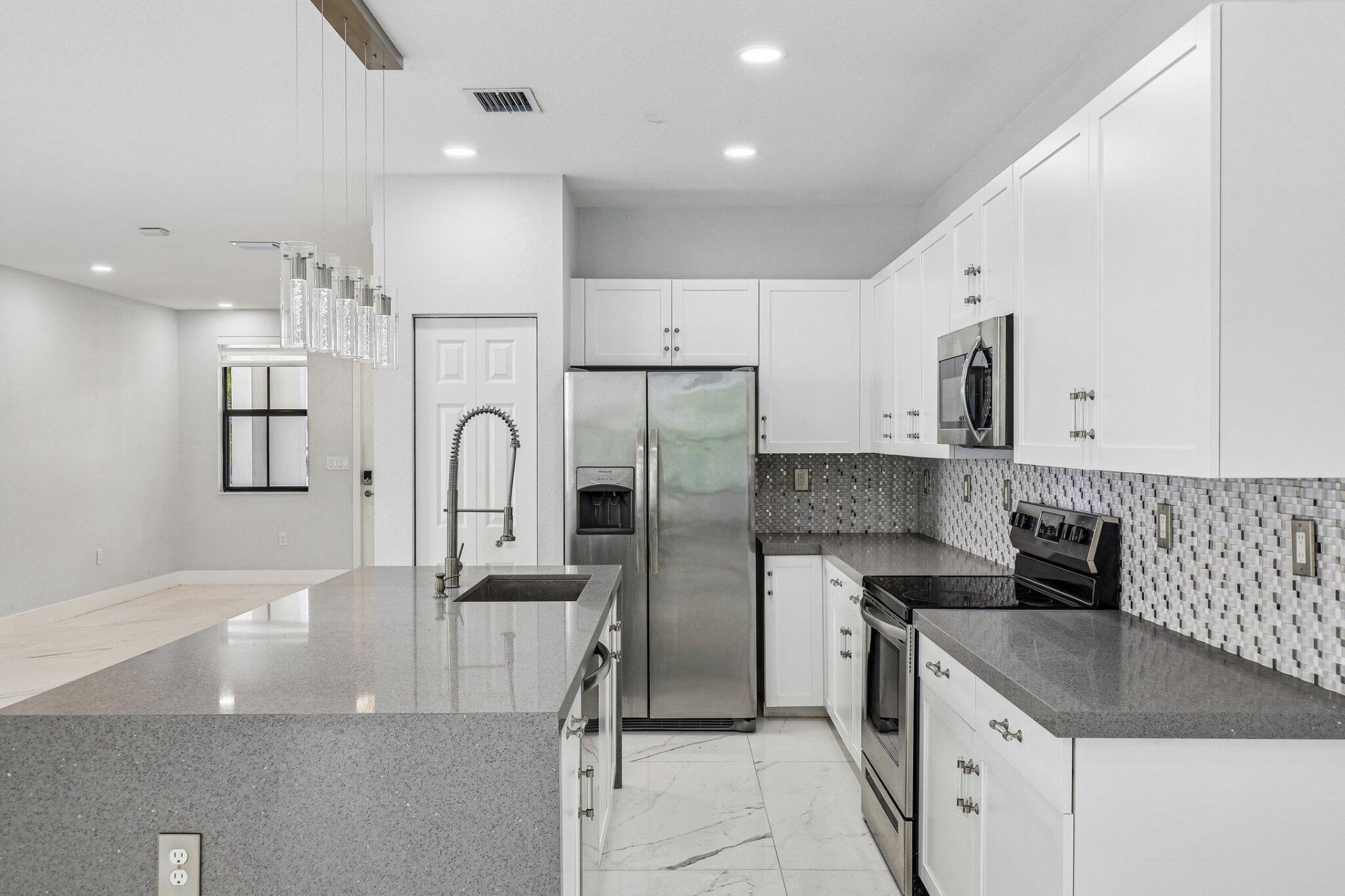 3567 W 110th Terrace, Hialeah, FL 33018 Photo