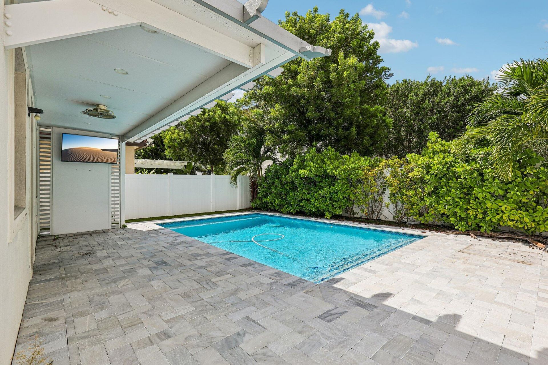 3567 W 110th Terrace, Hialeah, FL 33018 Photo